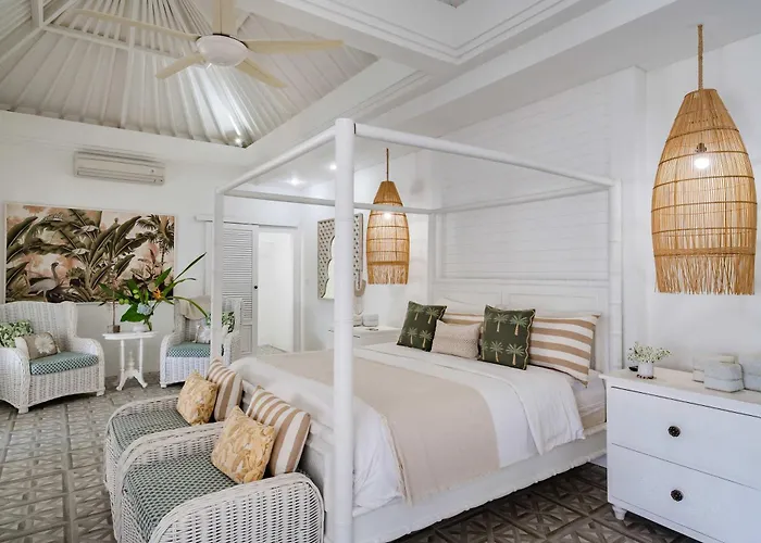 Luxury 8br Walk To Double Six Villa