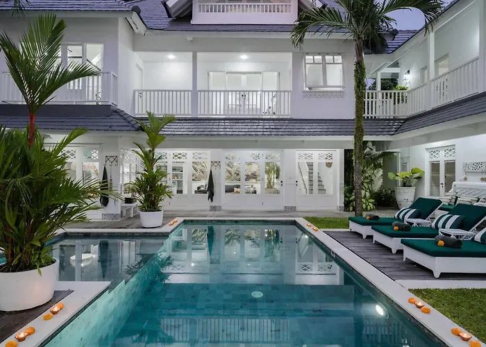 Luxury 8br Walk To Double Six *