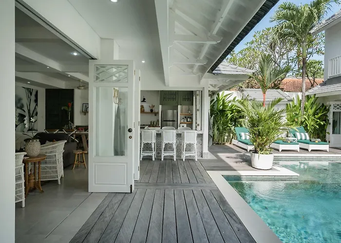 Luxury 8br Walk To Double Six