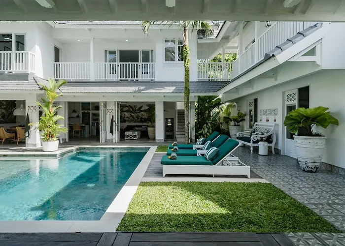 Luxury 8br Walk To Double Six Seminyak