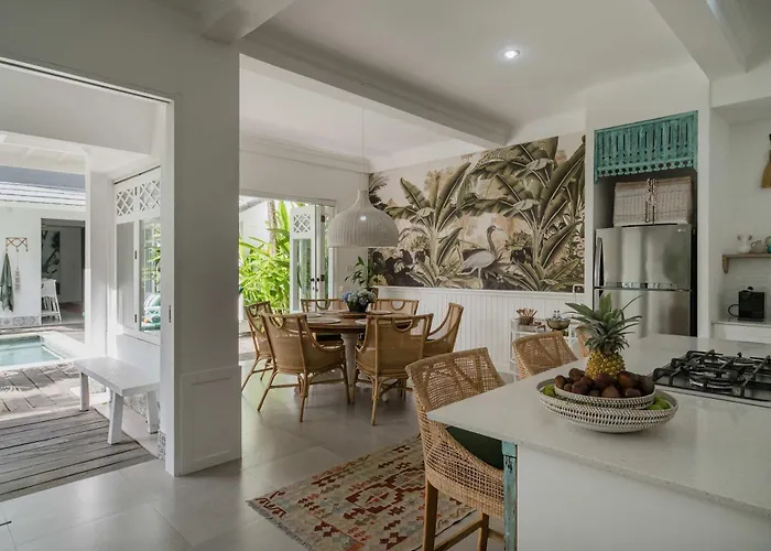 Luxury 8br Walk To Double Six Seminyak