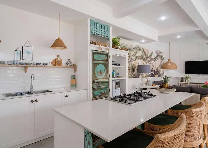Luxury 8br Walk To Double Six Seminyak
