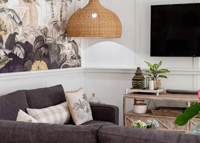 Villa Luxury 8br Walk To Double Six *