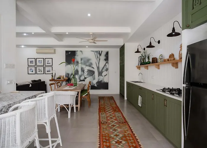 Luxury 8br Walk To Double Six Villa *