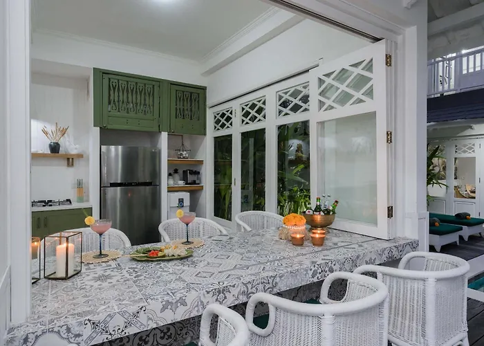 Villa Luxury 8br Walk To Double Six