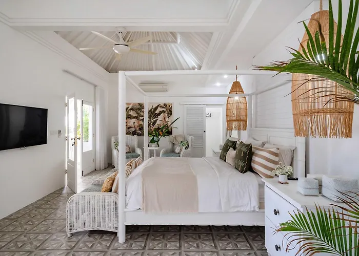Villa Luxury 8br Walk To Double Six *