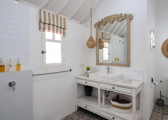 Villa Luxury 8br Walk To Double Six *