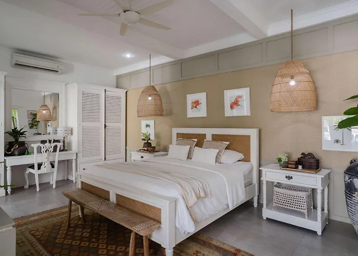 Luxury 8br Walk To Double Six *