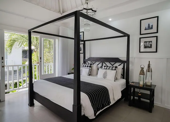 Luxury 8br Walk To Double Six