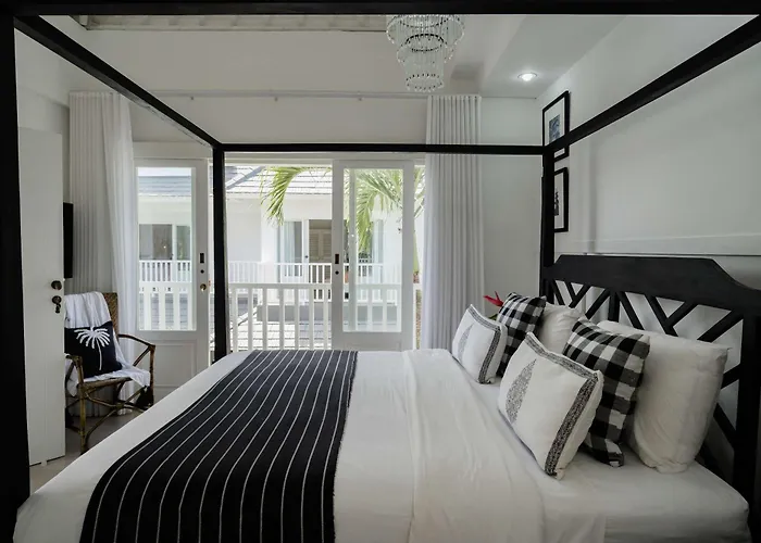 Luxury 8br Walk To Double Six Villa *