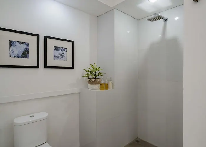 Villa Luxury 8br Walk To Double Six *