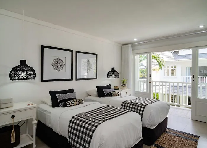 Luxury 8br Walk To Double Six Villa