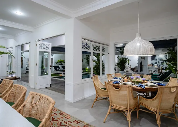 Villa Luxury 8br Walk To Double Six