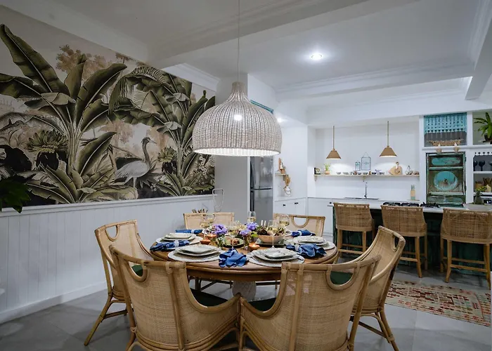 Luxury 8br Walk To Double Six Villa