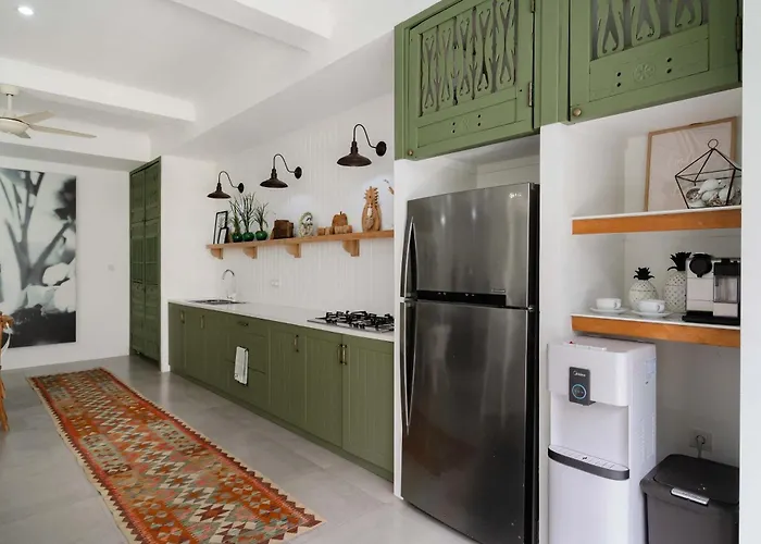 Villa Luxury 8br Walk To Double Six
