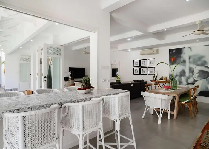 Villa Luxury 8br Walk To Double Six *