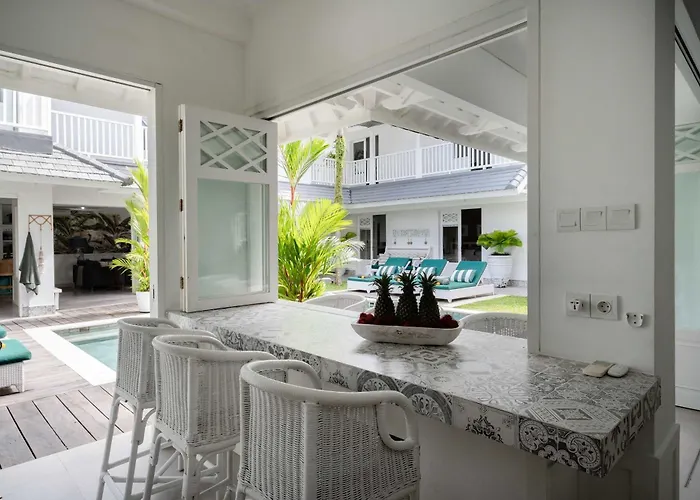 Luxury 8br Walk To Double Six Villa *