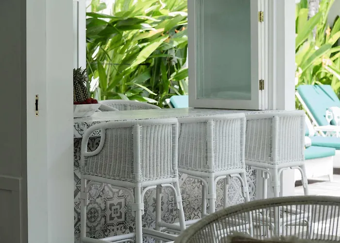 Villa Luxury 8br Walk To Double Six