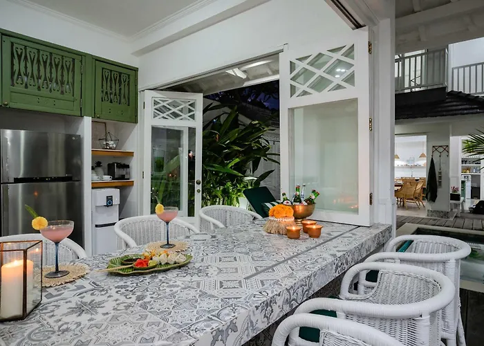 Villa Luxury 8br Walk To Double Six