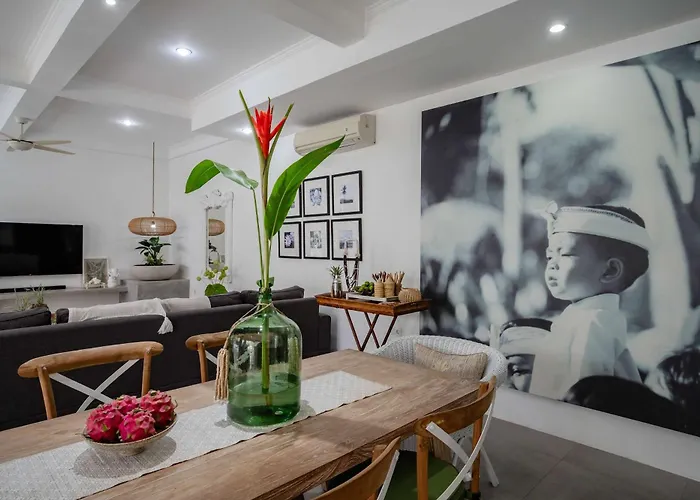 Villa Luxury 8br Walk To Double Six *