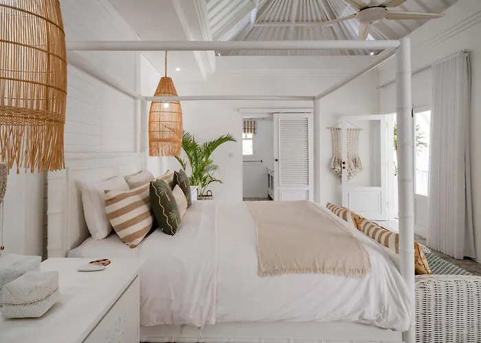 Villa Luxury 8br Walk To Double Six